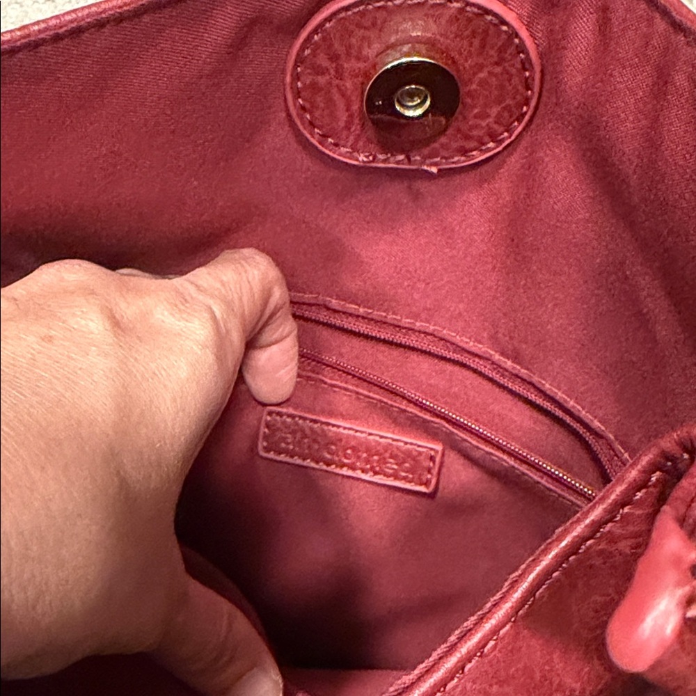 Chic Maroon Shoulder Bag - Picture 3 of 5